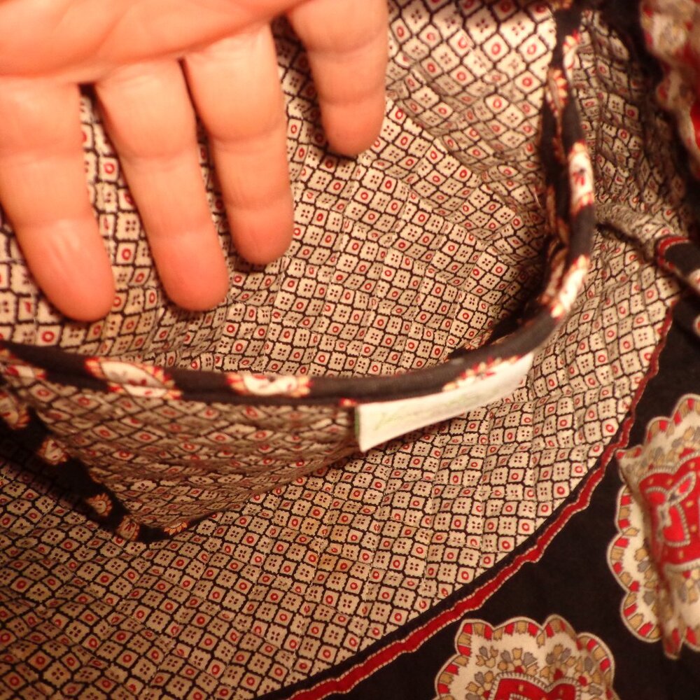 NWOT VERA BRADLEY Quilted tote Bag Black Multi Print Double Handles Button Closu - Picture 7 of 12